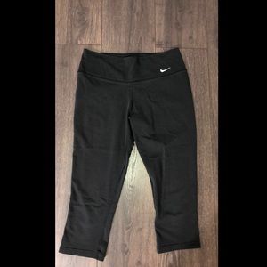 Medium Black Cropped Nike Leggings